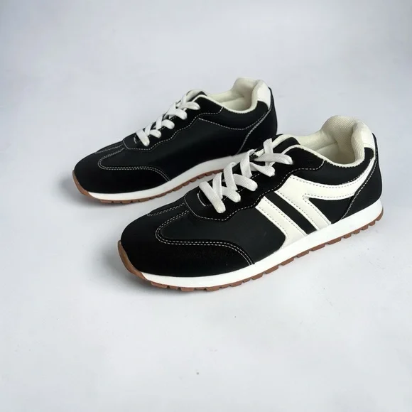 Black White Retro Sneakers Lace Up Athletic Casual Shoes Gum Sole Size 7.5 - Picture 3 of 15